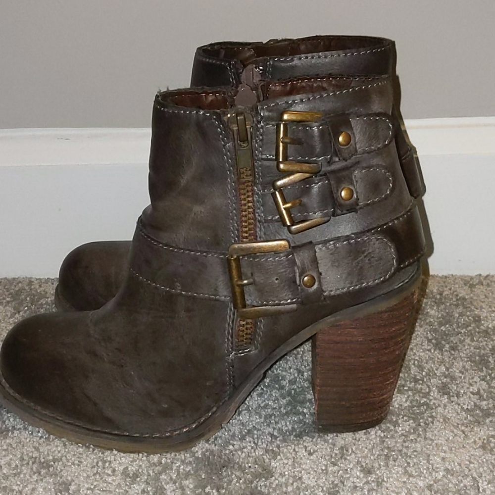 Grey Booties w/ Buckle